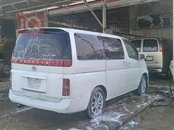 نیسان ئێلگراند